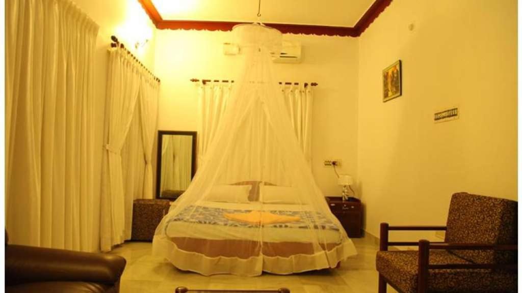 Kuppath Inn Kochi Exterior photo