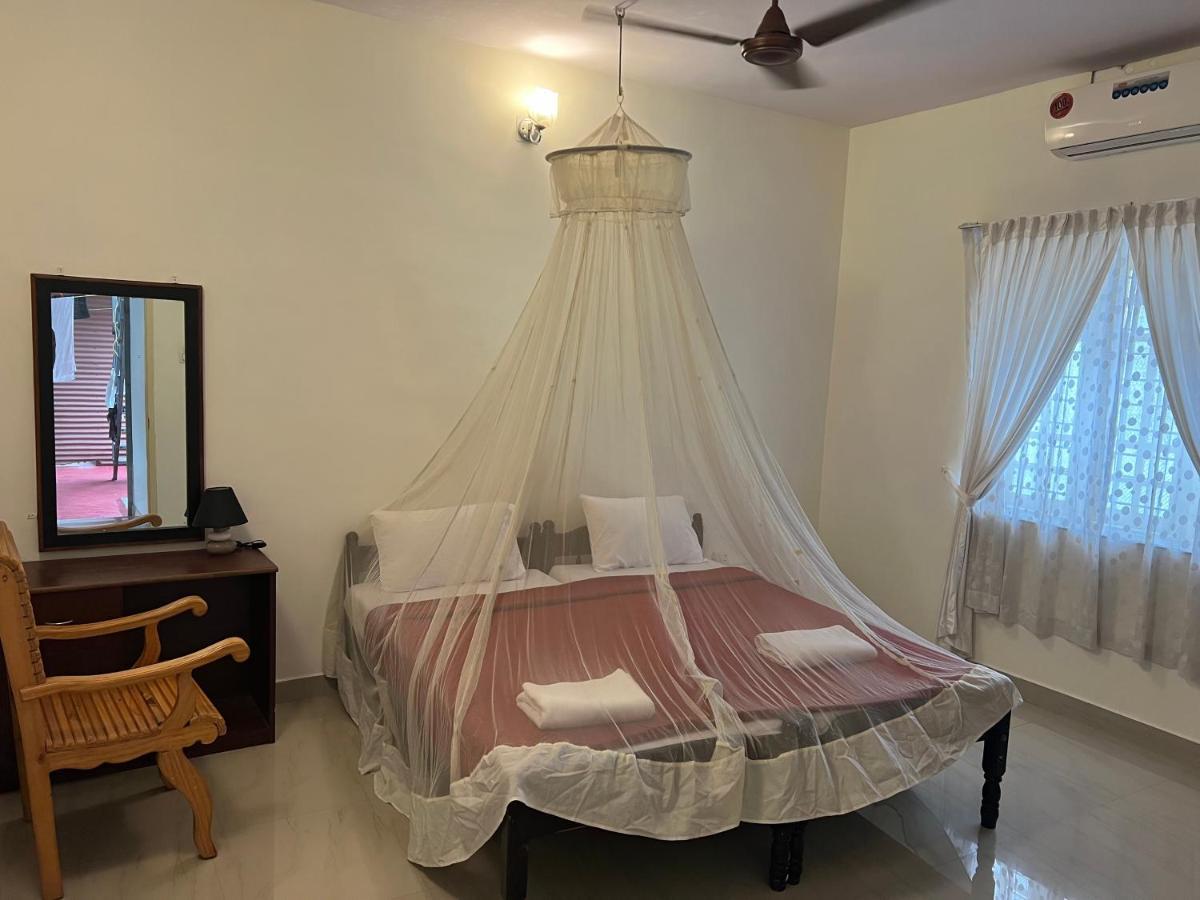 Kuppath Inn Kochi Exterior photo