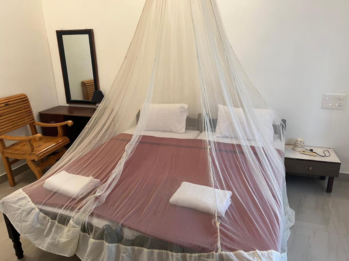 Kuppath Inn Kochi Exterior photo
